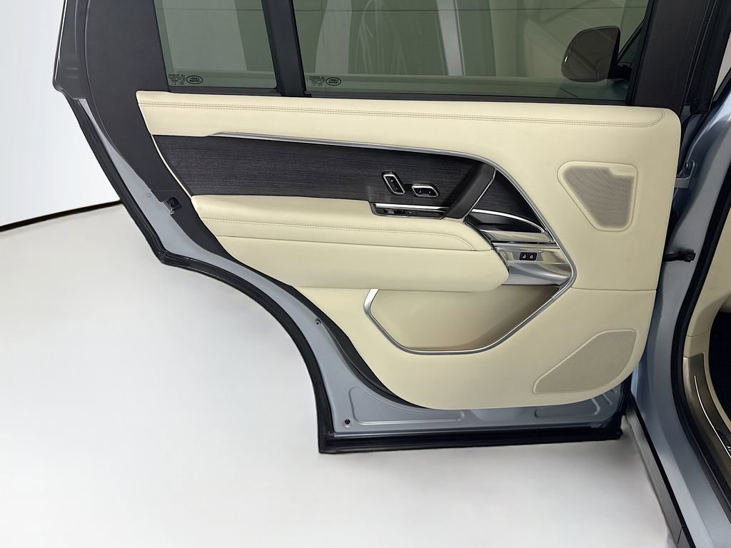 Used 2023 Land Rover Range Rover Long Wheelbase Autobiography image 27