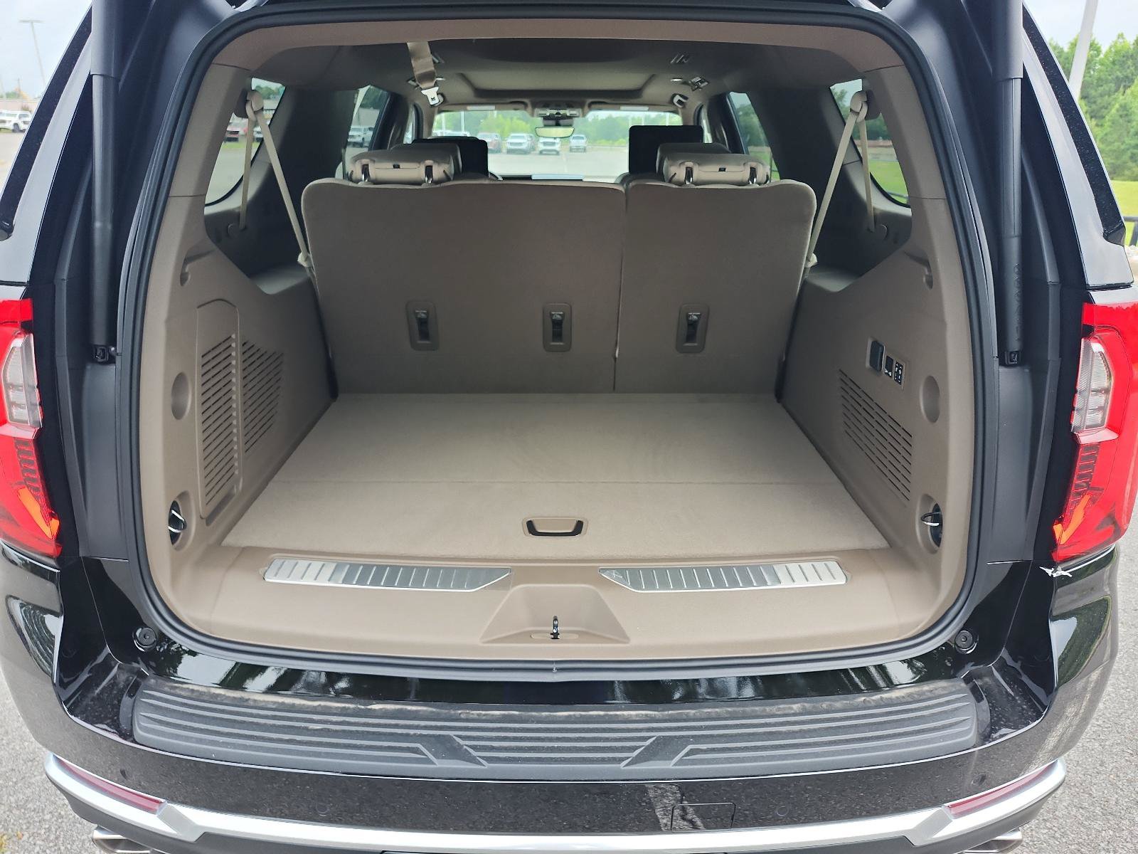 New 2026 GMC Yukon XL Denali w/ Denali Reserve Package AWD/4WD image 8