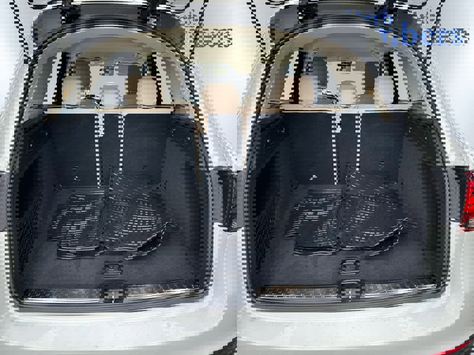 Used 2022 Mercedes-Benz GLC 300 4MATIC w/ Premium Package Lite image 4