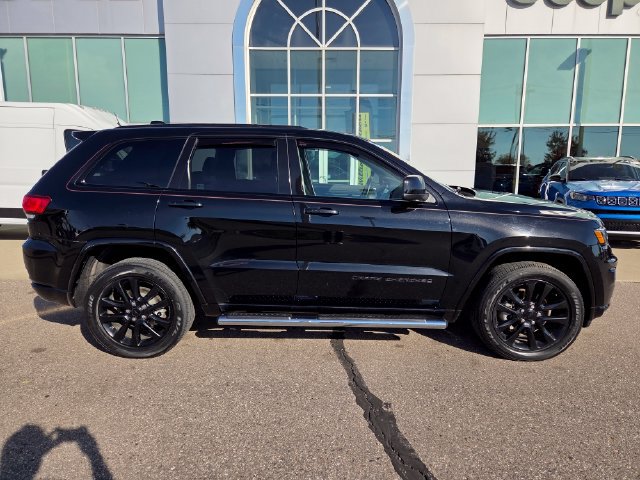 Used 2019 Jeep Grand Cherokee Altitude AWD/4WD image 4