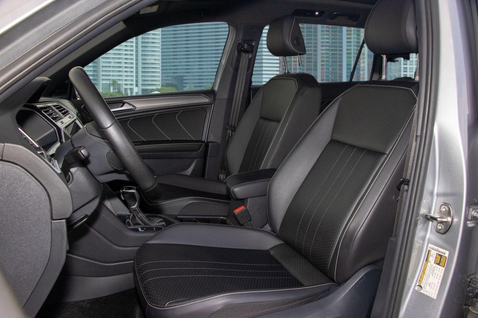 Used 2024 Volkswagen Tiguan SE R-Line FWD image 15