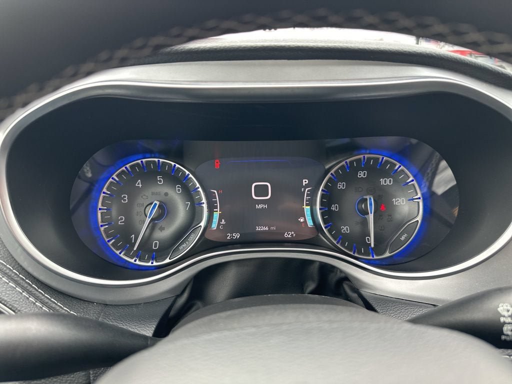 Used 2025 Chrysler Pacifica Limited FWD image 15