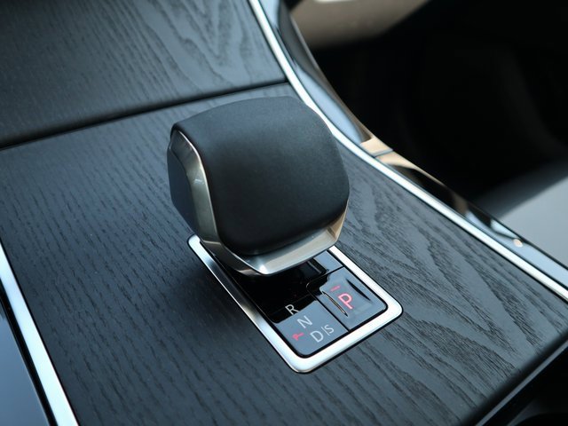 New 2025 Land Rover Range Rover Velar Dynamic SE image 14