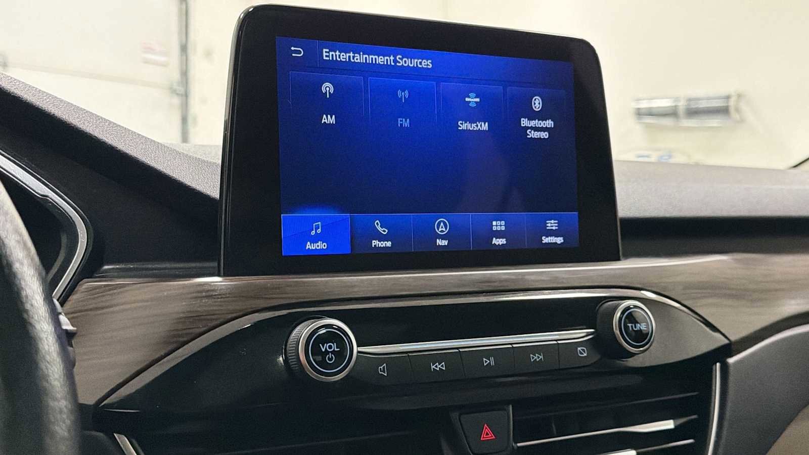 Used 2020 Ford Escape Titanium w/ Titanium Premium Package 2.0 AWD/4WD image 18