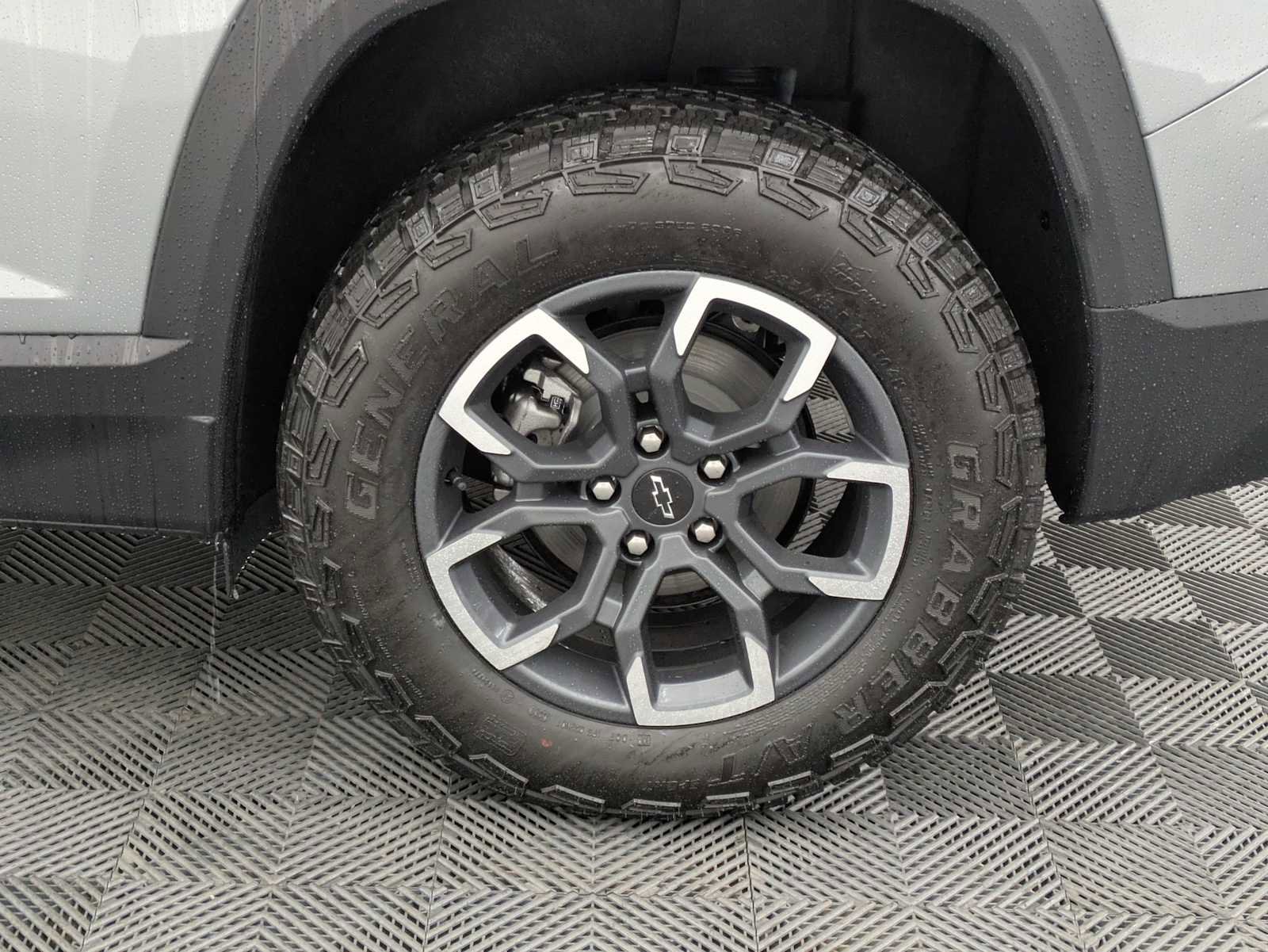 New 2026 Chevrolet Equinox ACTIV w/ Convenience Package III image 14