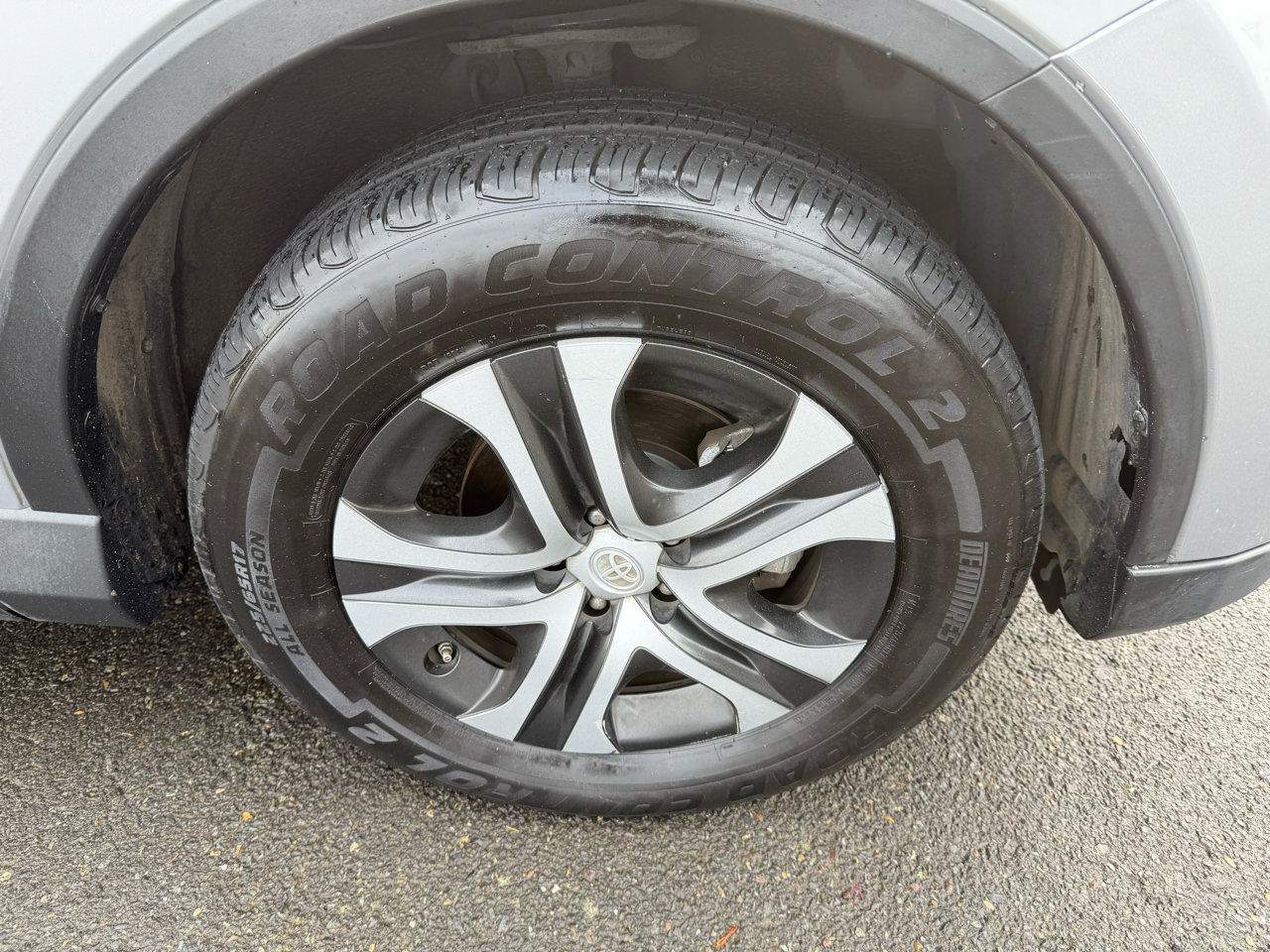 Used 2016 Toyota RAV4 LE image 32