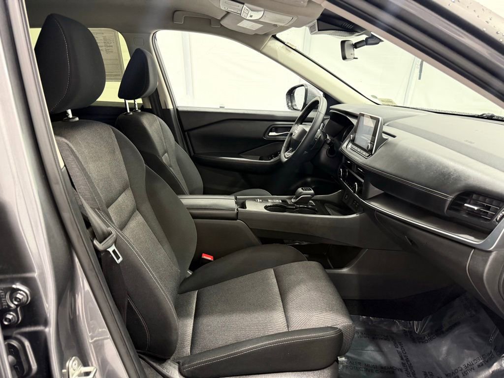 Used 2025 Nissan Rogue SV FWD image 19