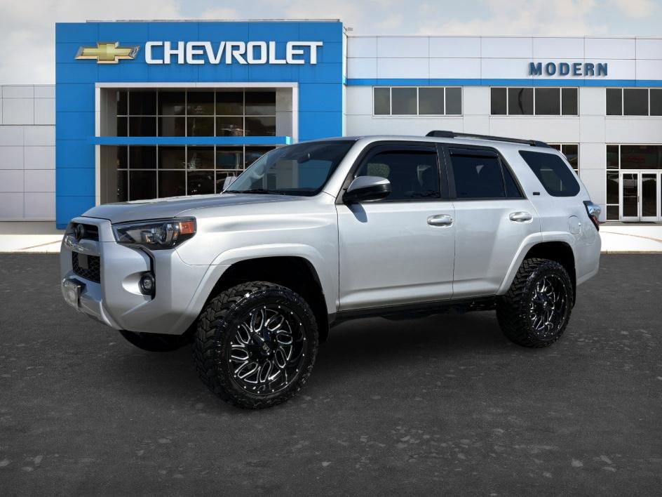 Used 2022 Toyota 4Runner SR5 AWD/4WD image 1