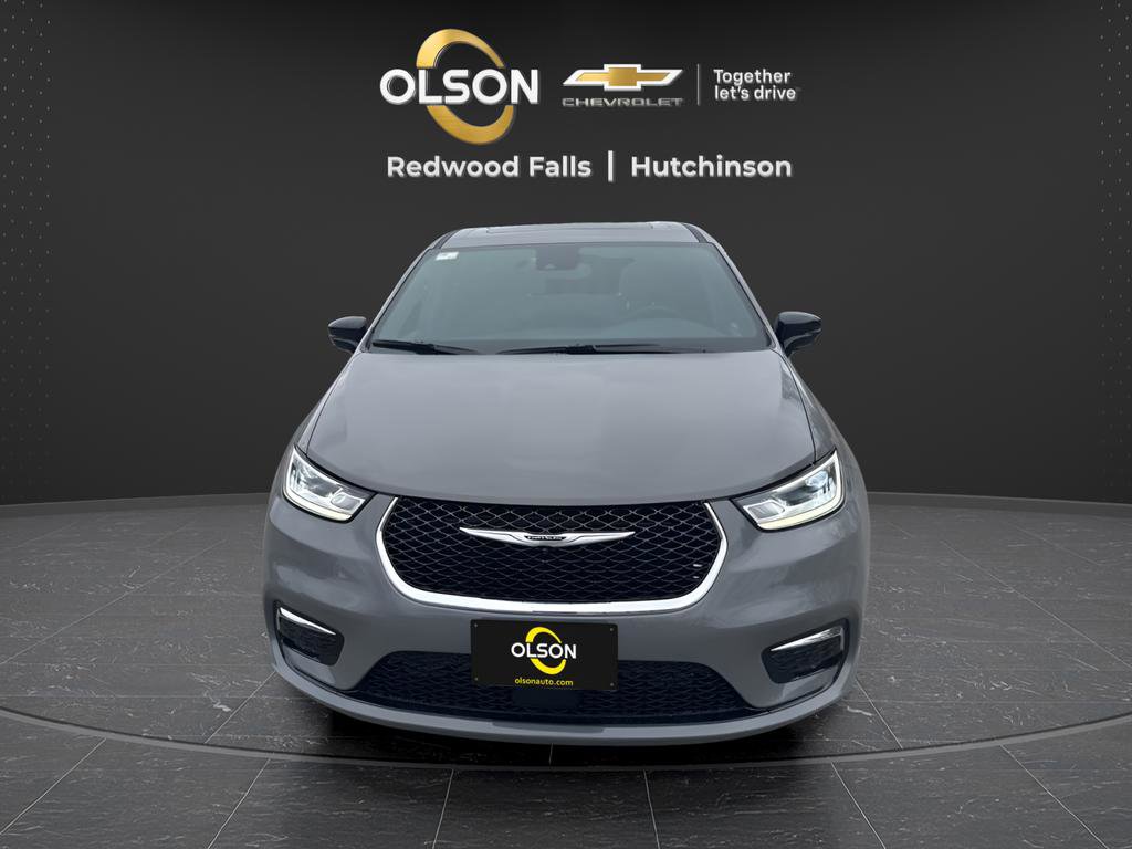 Used 2025 Chrysler Pacifica Select image 8