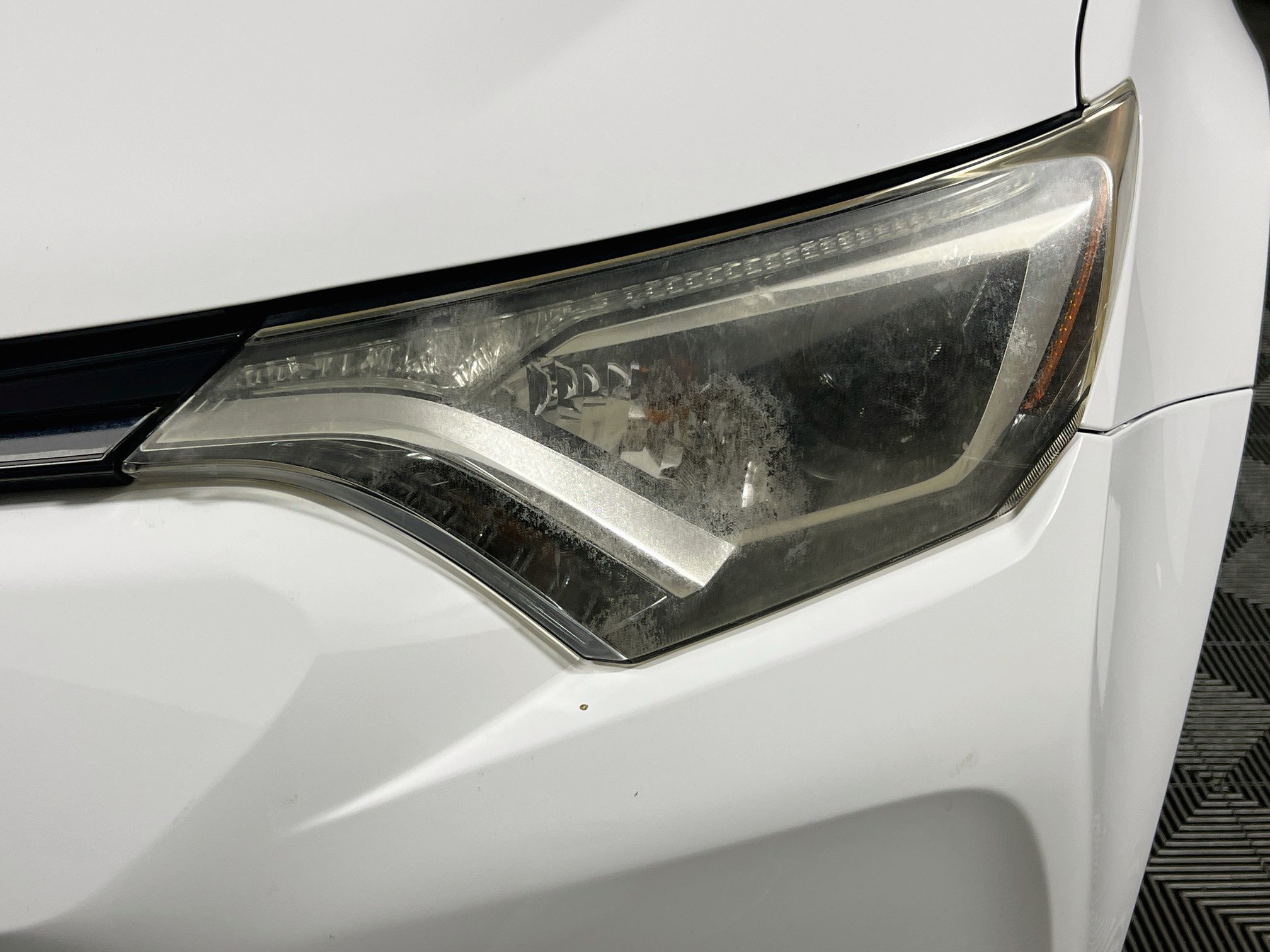 Used 2018 Toyota RAV4 XLE FWD image 11