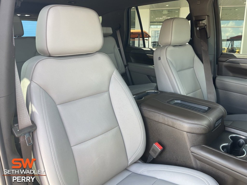 Used 2023 GMC Yukon SLT w/ SLT Luxury Package image 15