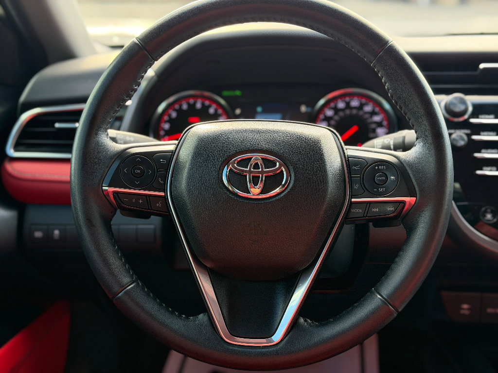 Used 2018 Toyota Camry XSE image 7