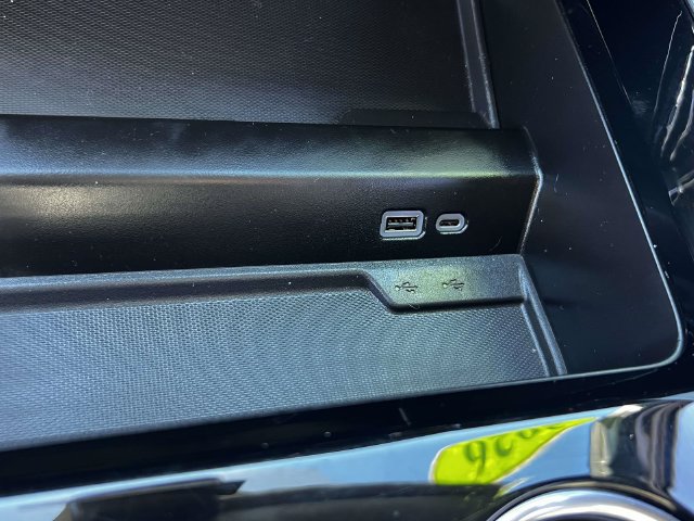 Used 2026 Chevrolet Suburban RST AWD/4WD image 34