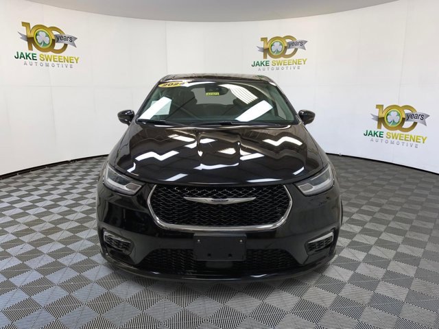 Used 2024 Chrysler Pacifica Touring-L image 3