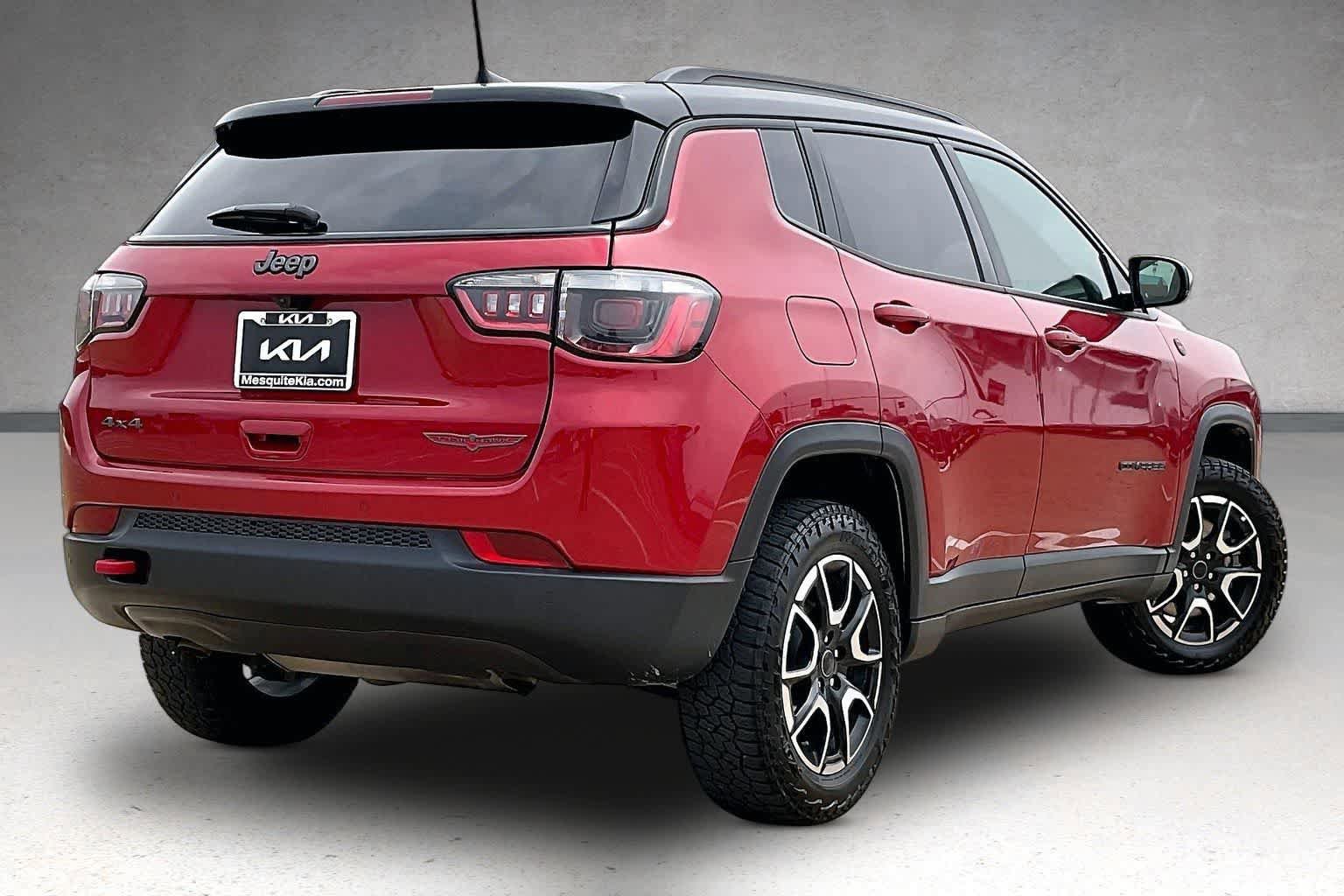 Used 2025 Jeep Compass Trailhawk AWD/4WD image 22