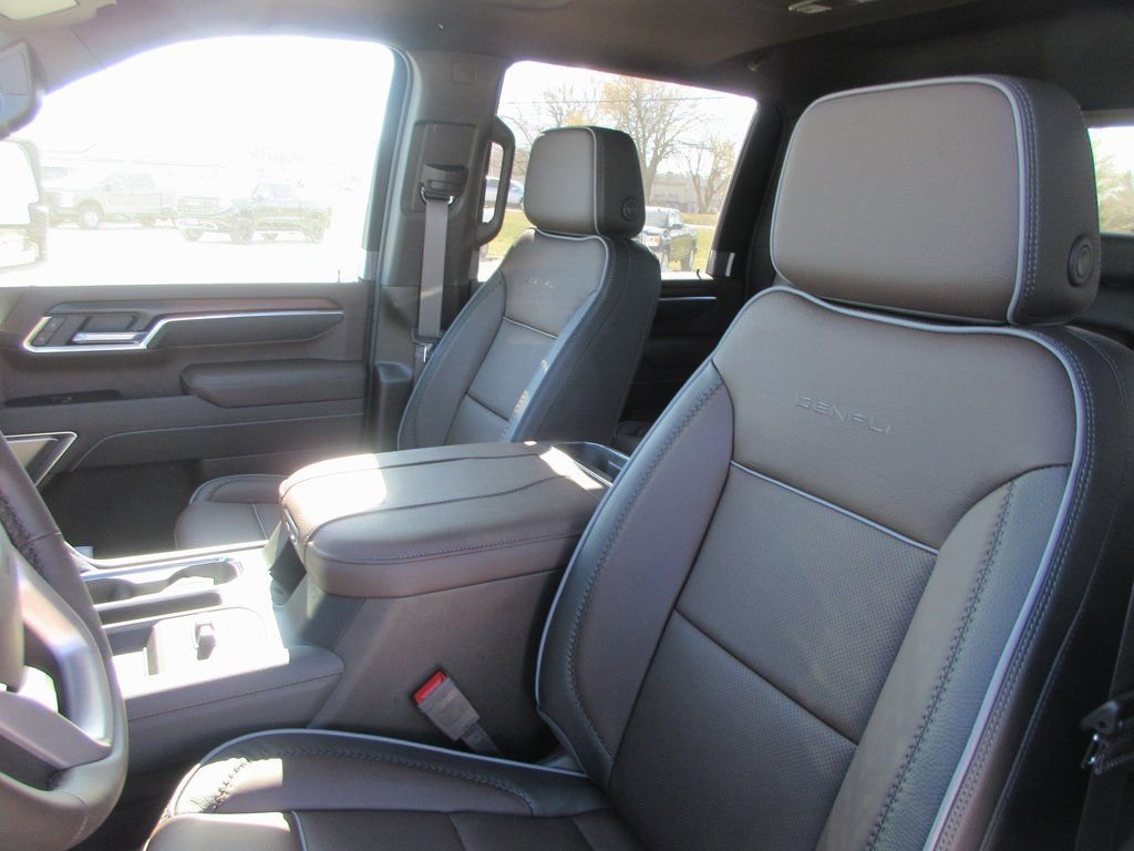 New 2026 GMC Sierra 2500 Denali w/ Denali Reserve Package image 14