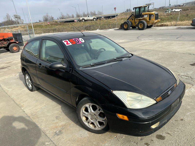 Used 2004 Ford Focus ZX3 Hatchback image 2