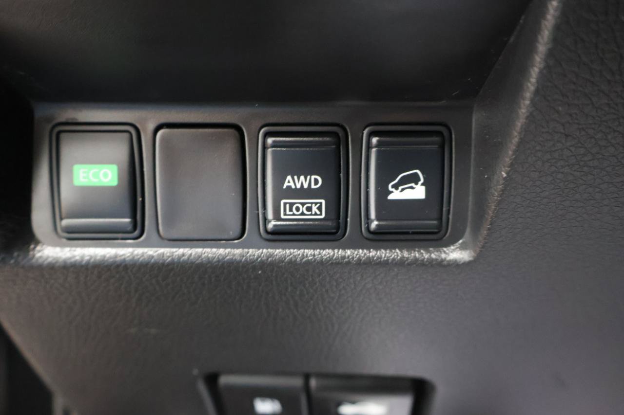 Used 2016 Nissan Rogue SV AWD/4WD image 22
