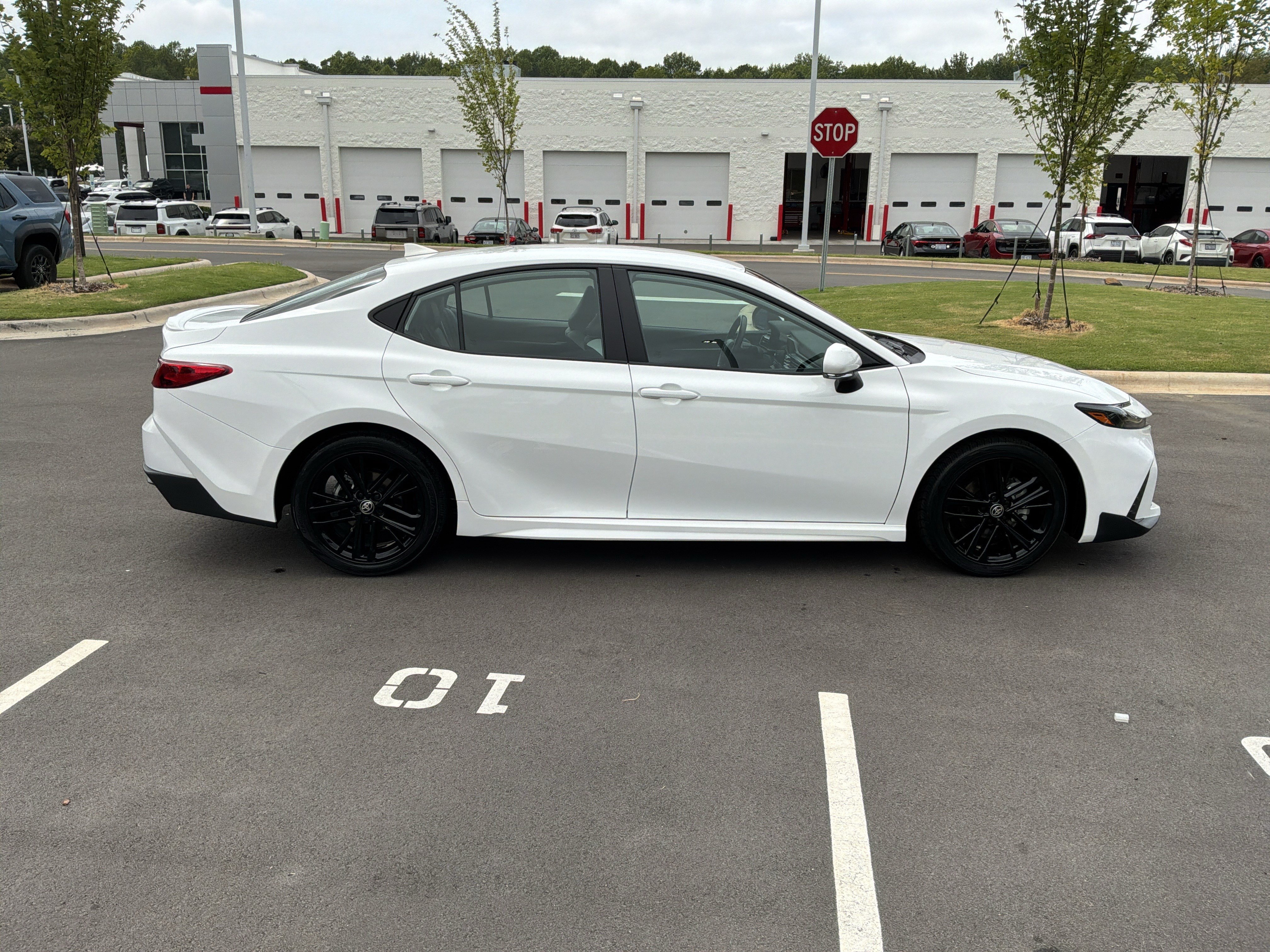 Used 2025 Toyota Camry SE FWD image 16
