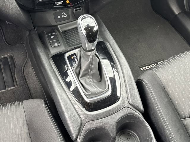 Used 2019 Nissan Rogue SV w/ Sun & Sound Touring Package image 18
