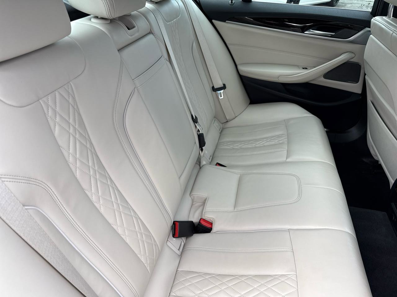 Used 2017 BMW 530i xDrive image 40