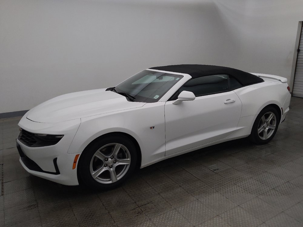 Used 2020 Chevrolet Camaro LT RWD image 2