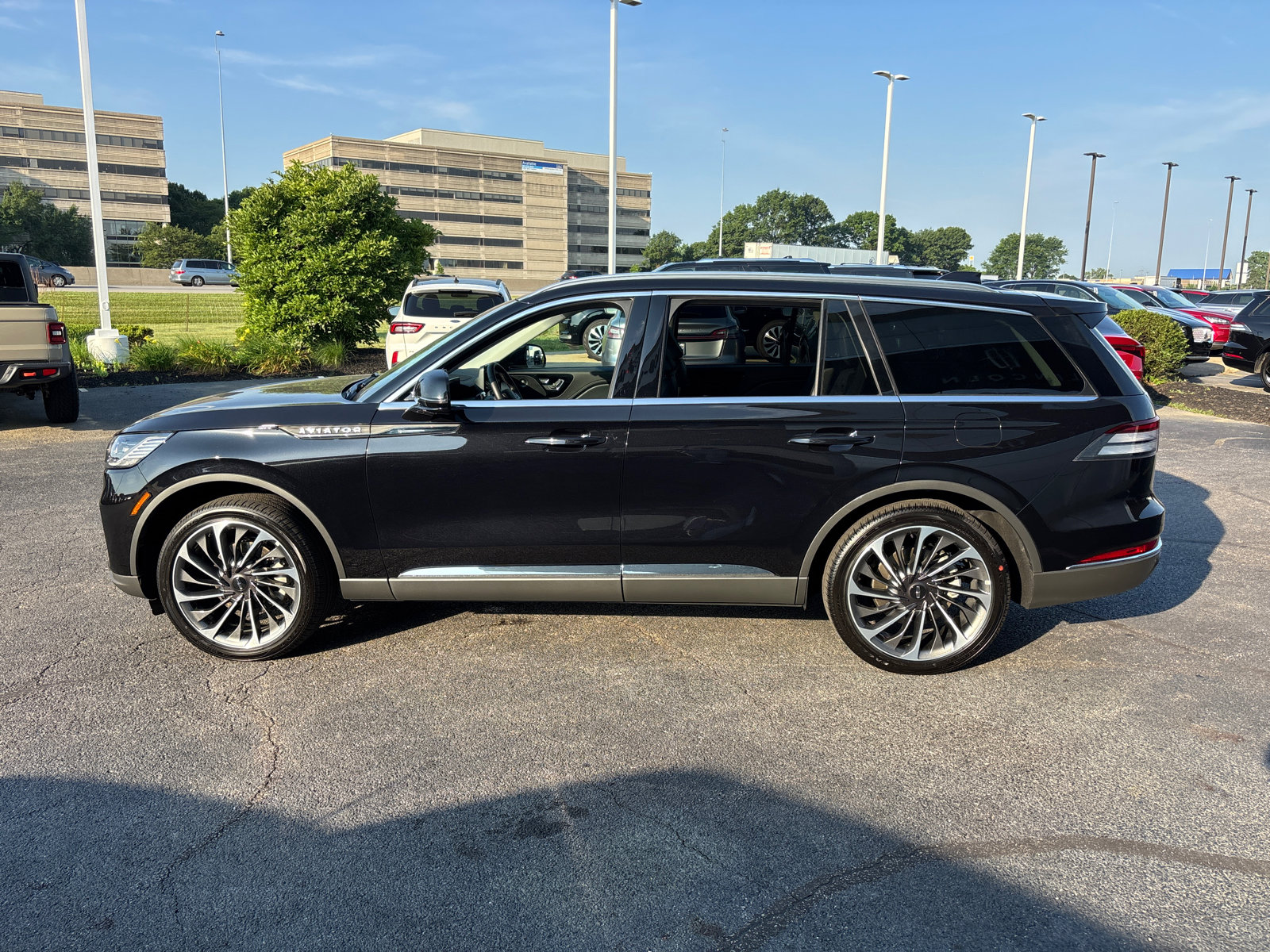 New 2025 Lincoln Aviator Reserve w/ Illumination Package image 4