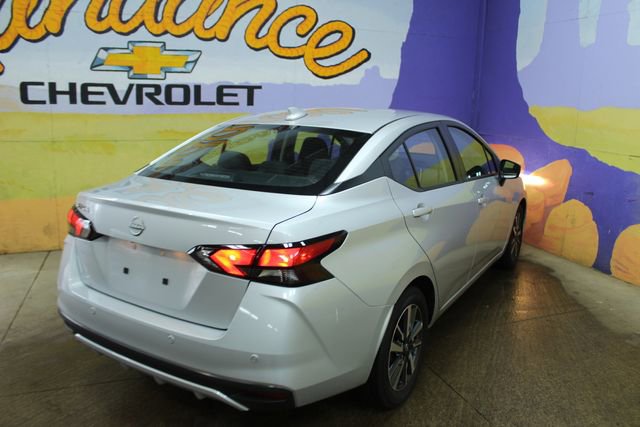 Used 2025 Nissan Versa SV image 8