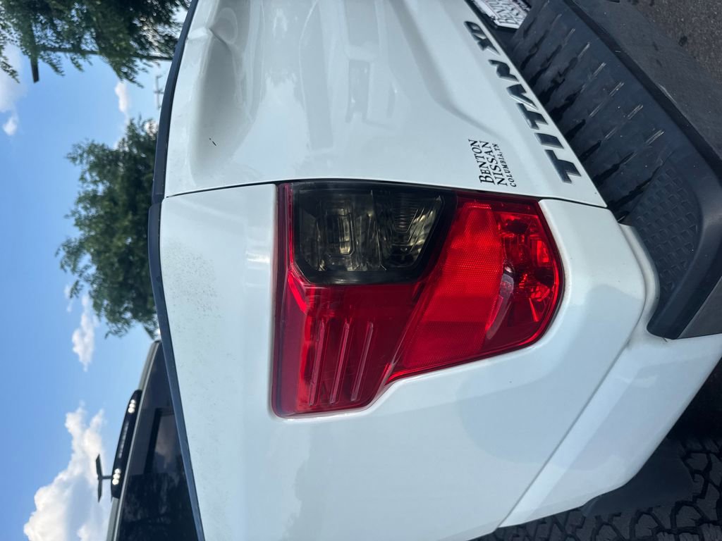 Used 2018 Nissan Titan SV AWD/4WD image 42