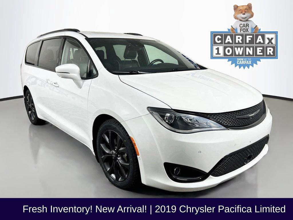 Used 2019 Chrysler Pacifica Limited w/ Advanced Safetytec Group FWD image 1