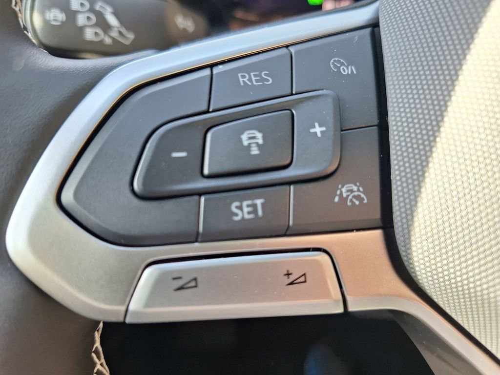 New 2026 Volkswagen Atlas Cross Sport SE image 13