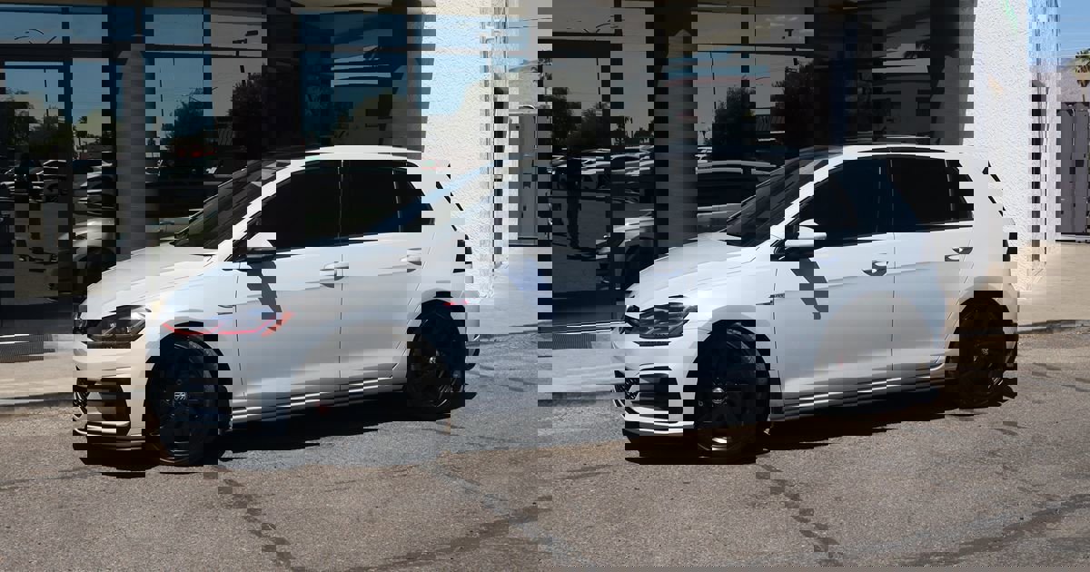 Used 2019 Volkswagen GTI SE w/ SE Experience Package image 4