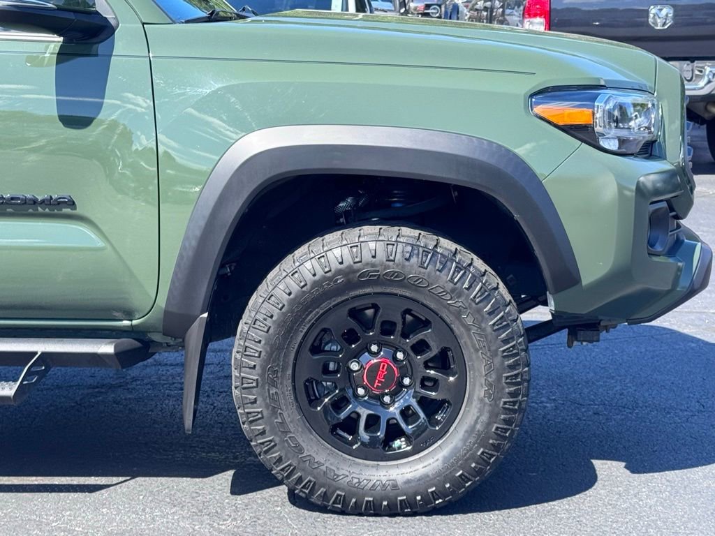 Used 2022 Toyota Tacoma TRD Off-Road AWD/4WD image 43