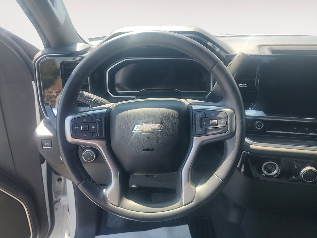 Used 2022 Chevrolet Silverado 1500 LT AWD/4WD image 12
