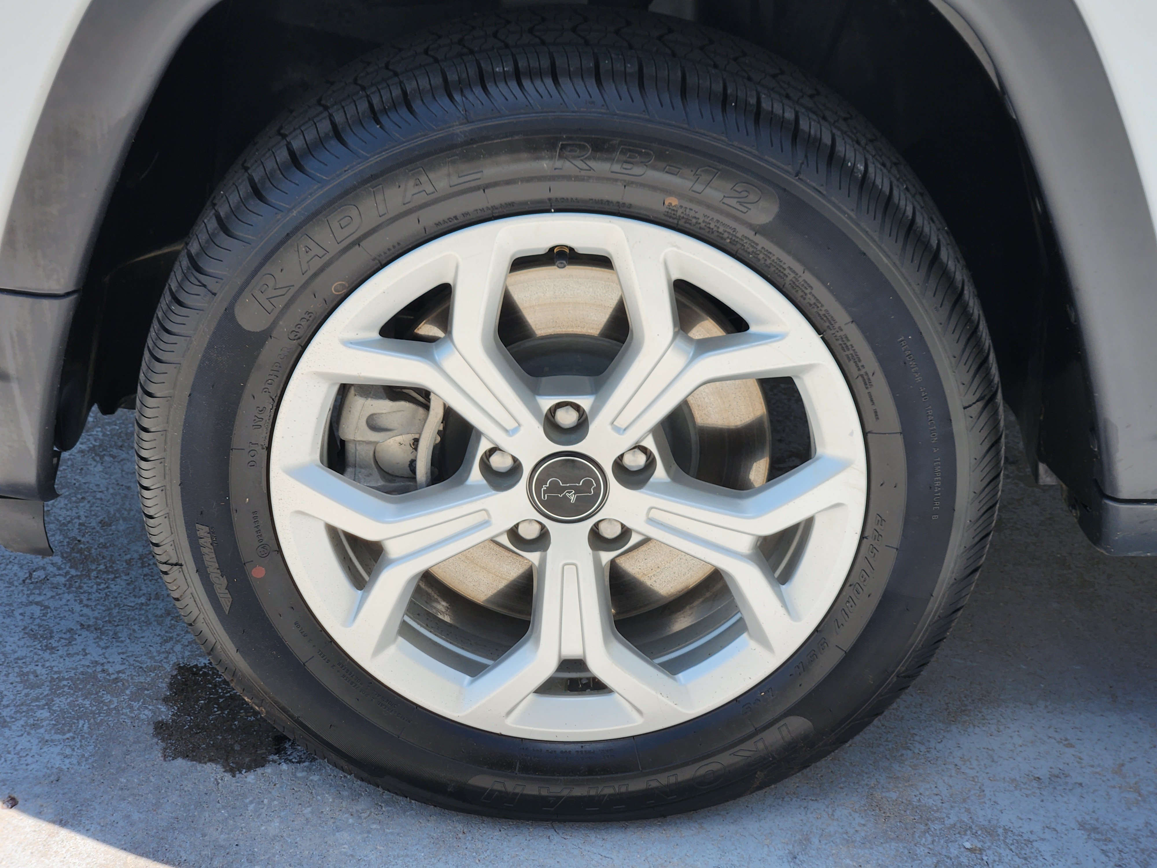 Used 2025 Jeep Compass Latitude AWD/4WD image 15
