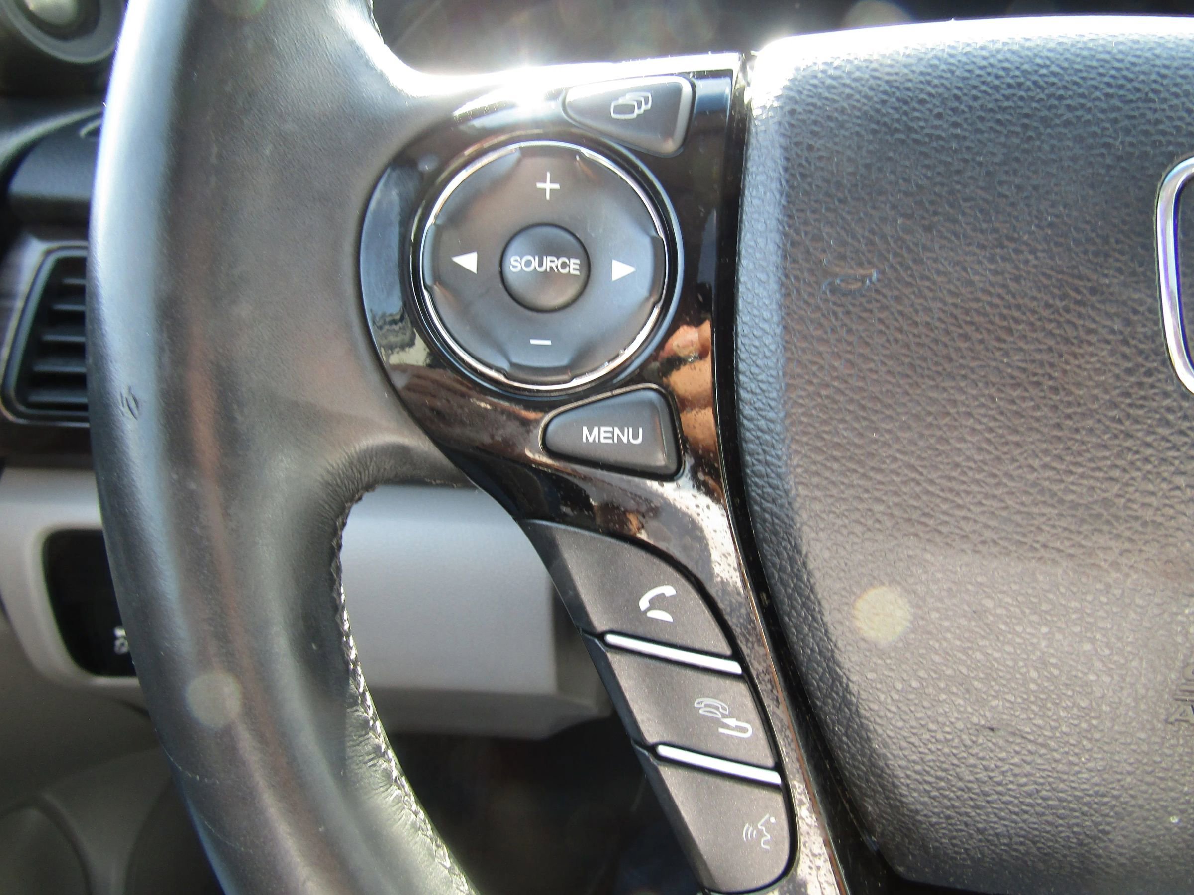 Used 2017 Honda Accord EX-L image 31