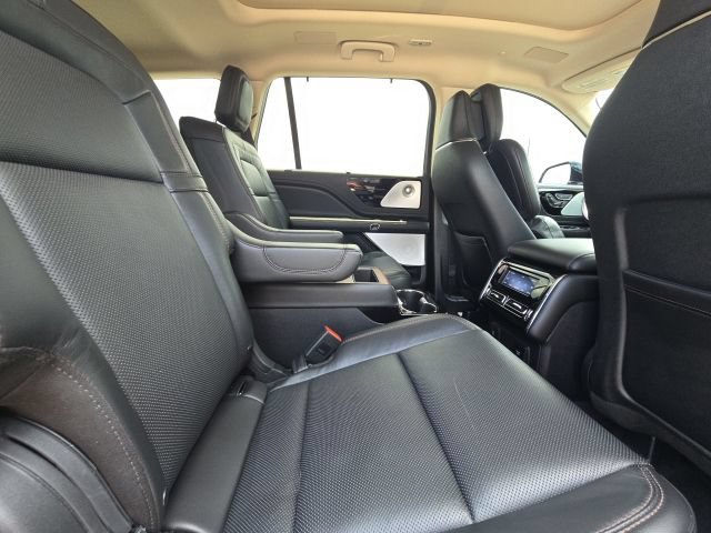 Used 2023 Lincoln Aviator Reserve w/ Equipment Group 201A AWD/4WD image 15