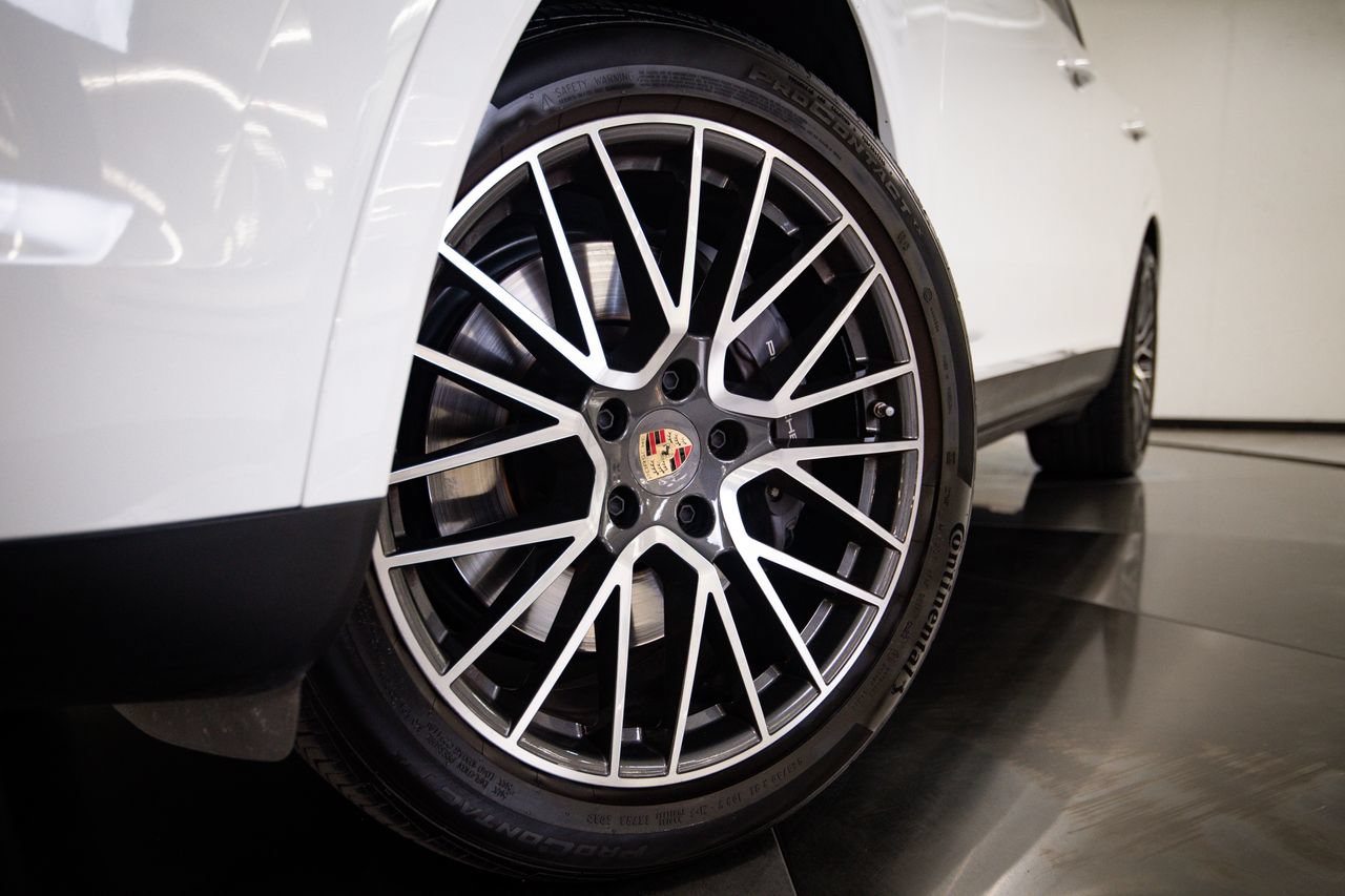 Certified 2023 Porsche Cayenne AWD/4WD image 12