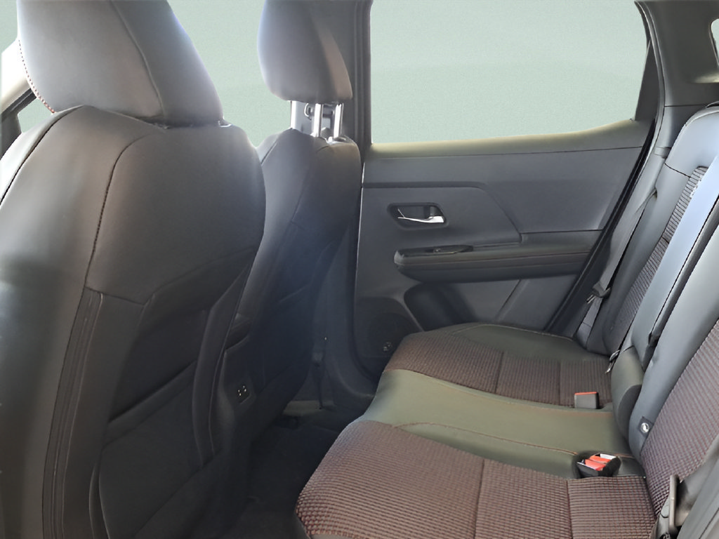 Certified 2025 Nissan Kicks SR FWD image 17