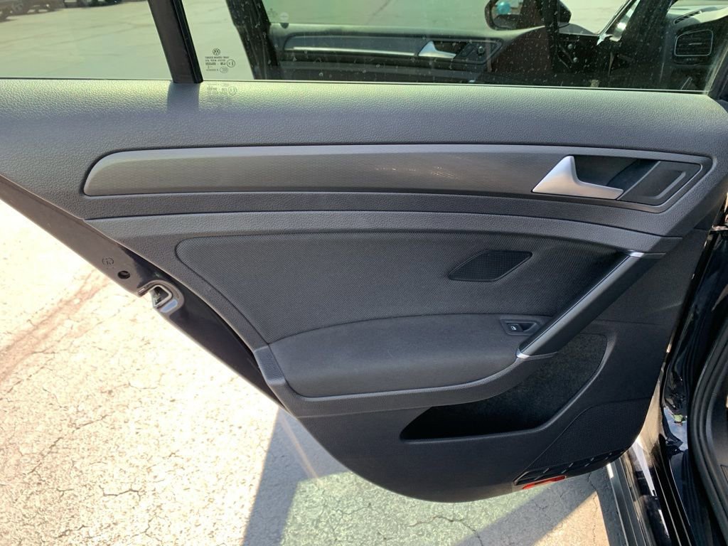 Used 2018 Volkswagen GTI SE FWD image 21