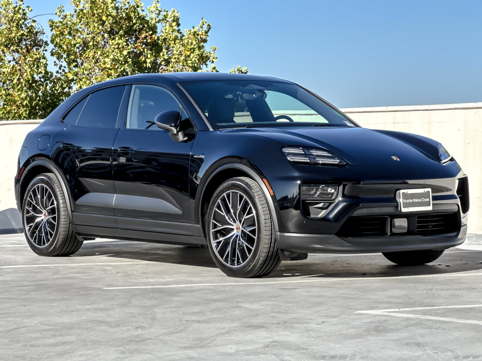 Used 2025 Porsche Macan Electric RWD image 11