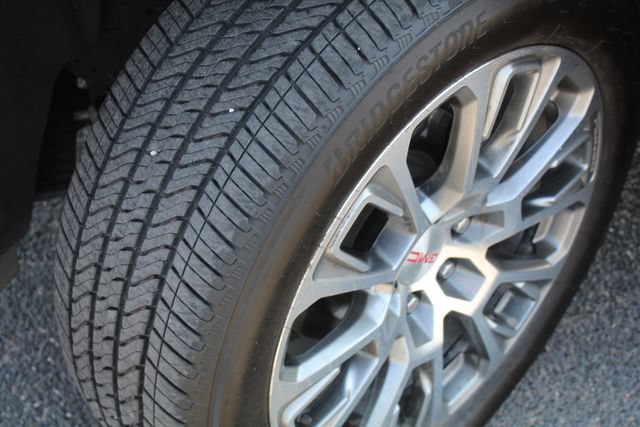 Used 2025 GMC Yukon Denali w/ Denali Reserve Package AWD/4WD image 14