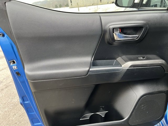 Used 2017 Toyota Tacoma TRD Sport image 9