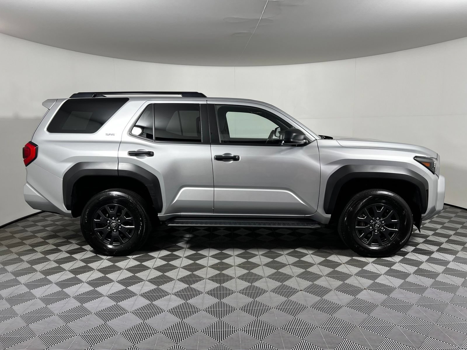 Certified 2025 Toyota 4Runner SR5 AWD/4WD image 4