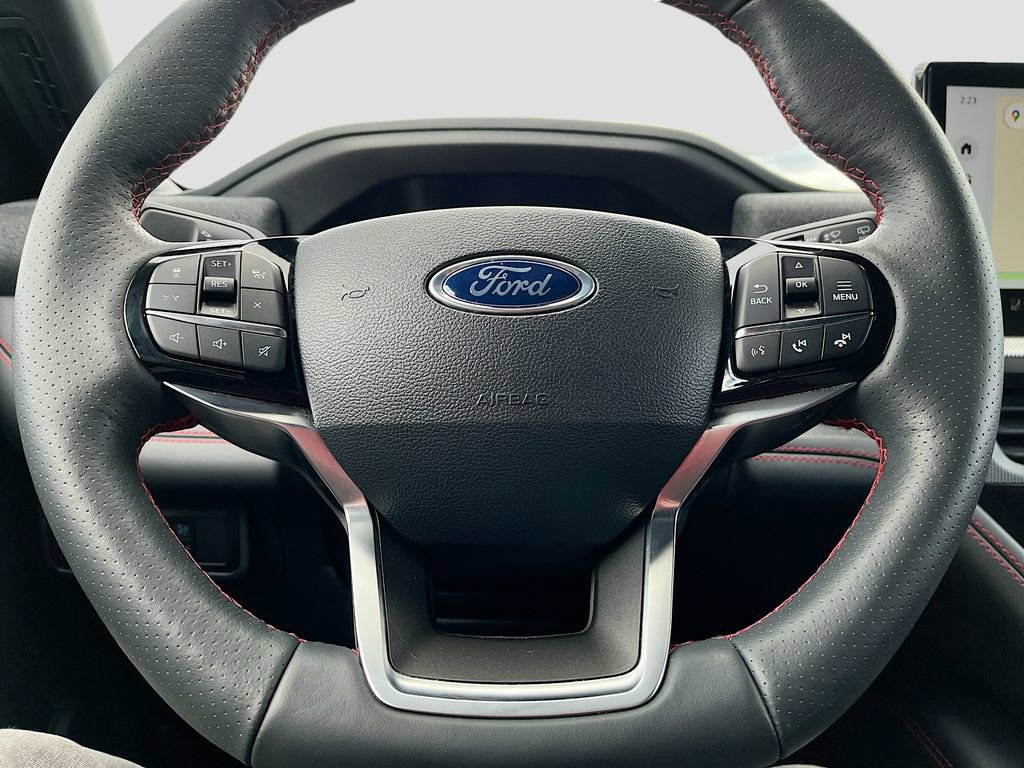Used 2025 Ford Explorer ST-Line w/ ST-Line Street Pack image 11