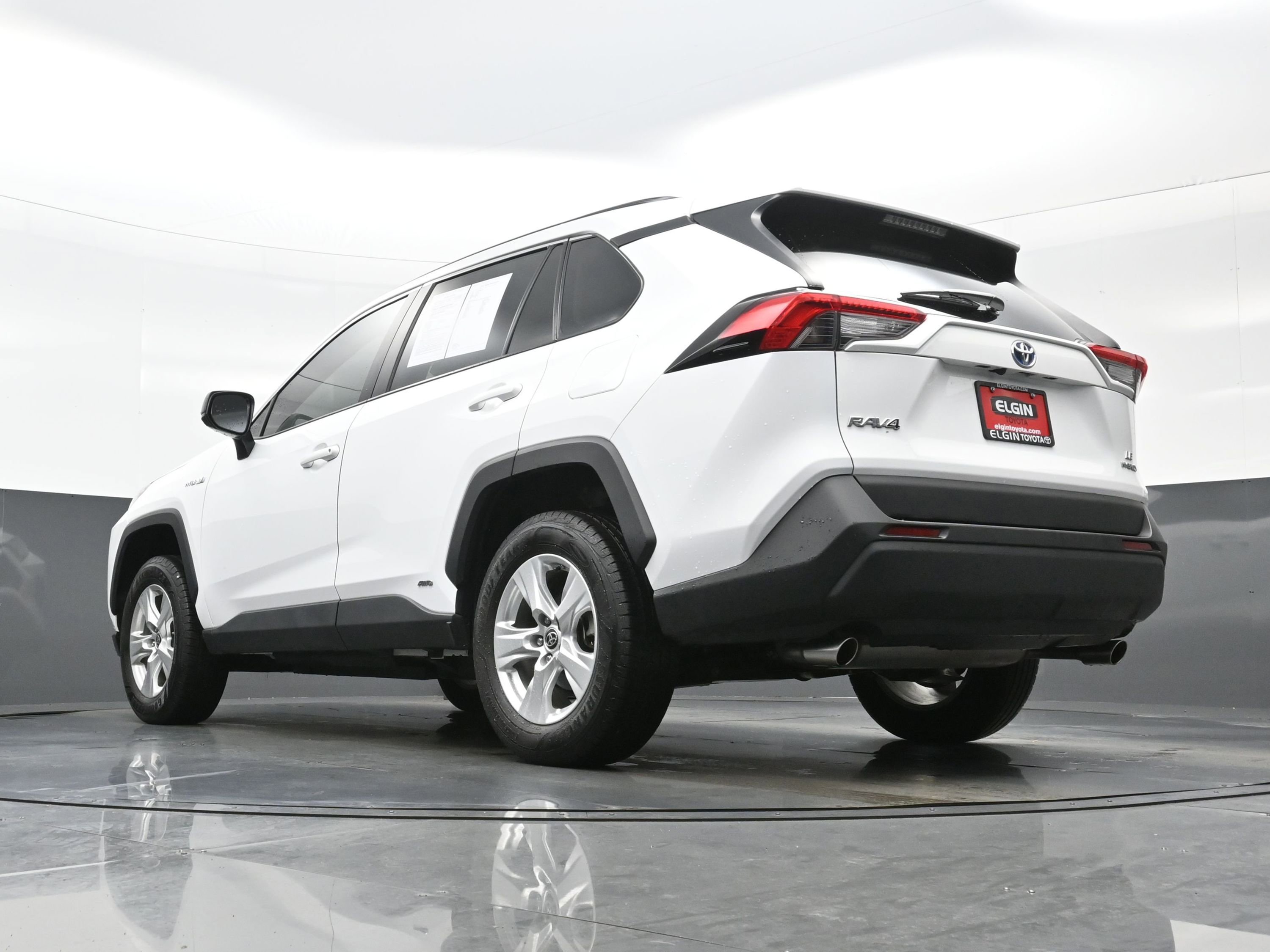 Used 2021 Toyota RAV4 LE AWD/4WD image 28