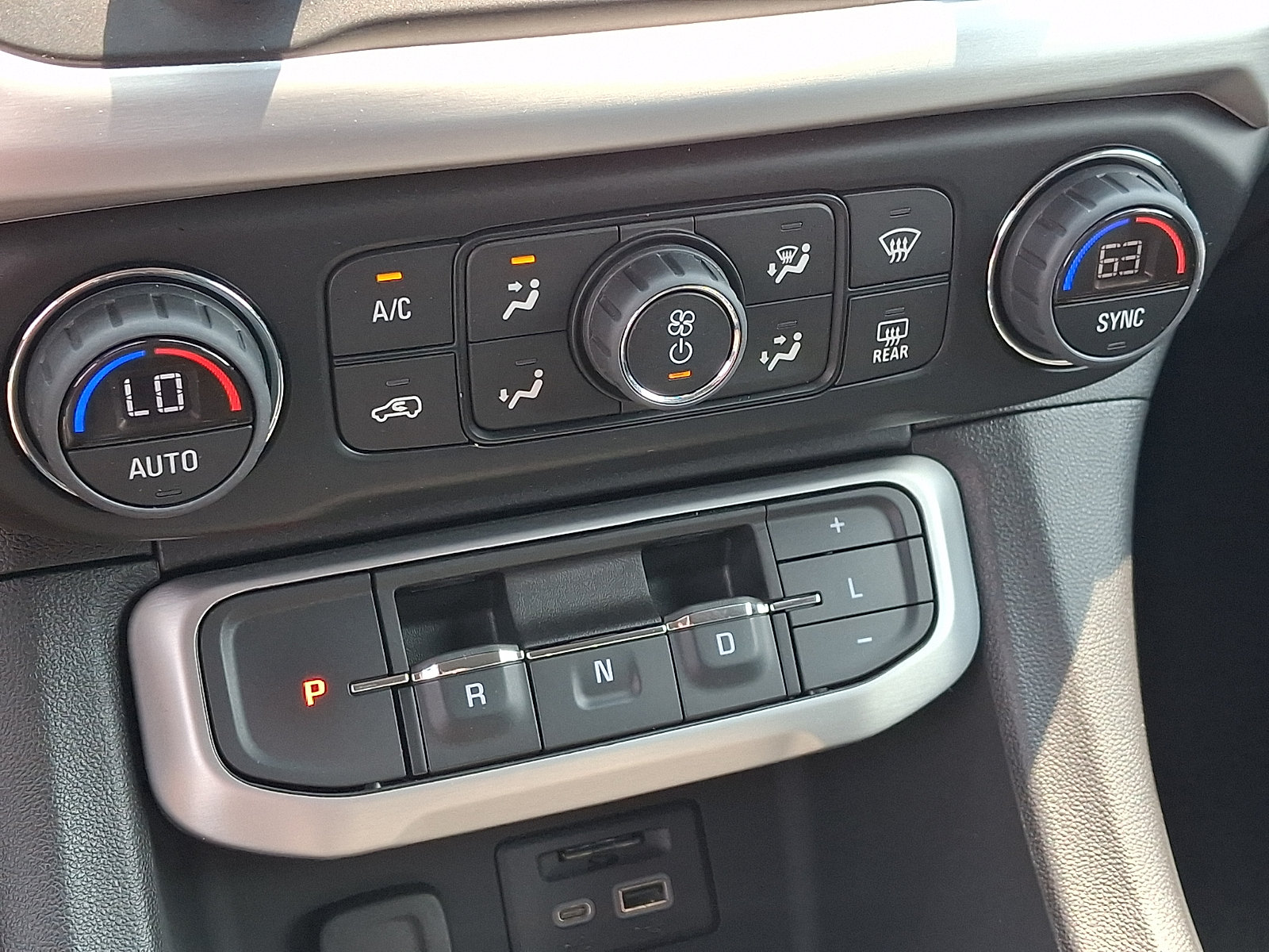 Used 2022 GMC Acadia SLT w/ Preferred Package AWD/4WD image 17
