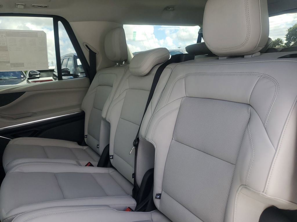 New 2025 Lincoln Navigator L Reserve image 11