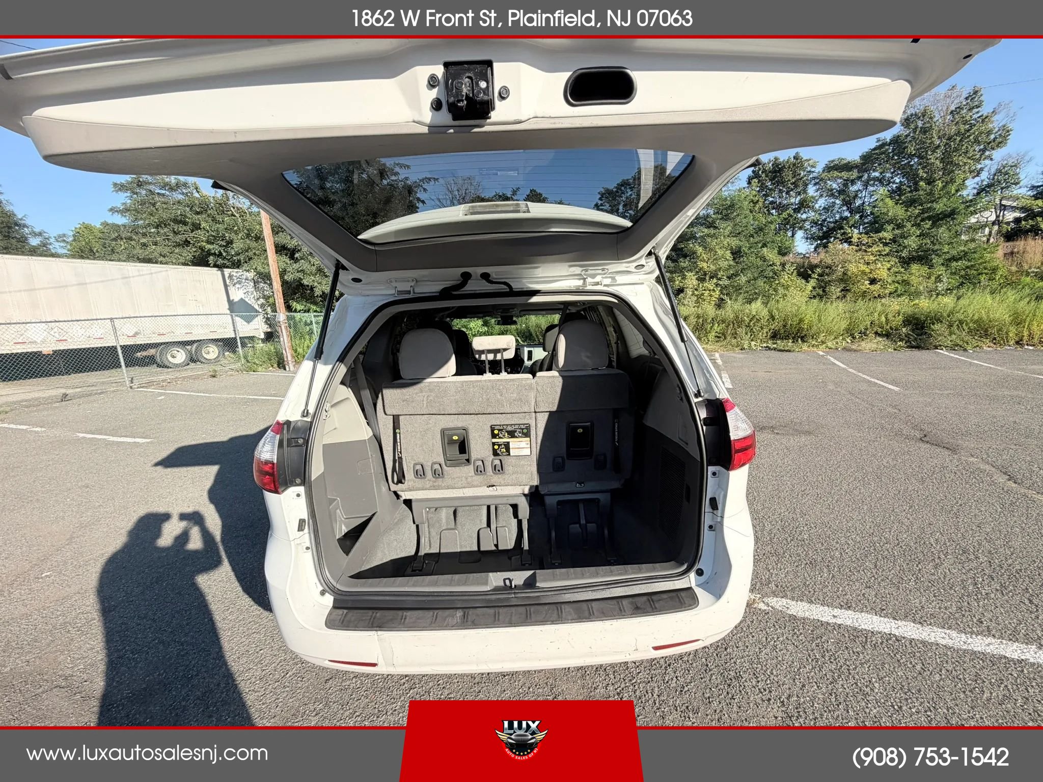Used 2020 Toyota Sienna L FWD image 23