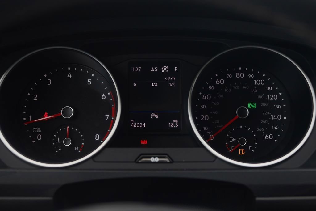 Used 2021 Volkswagen Tiguan SE w/ Panoramic Sunroof Package image 26